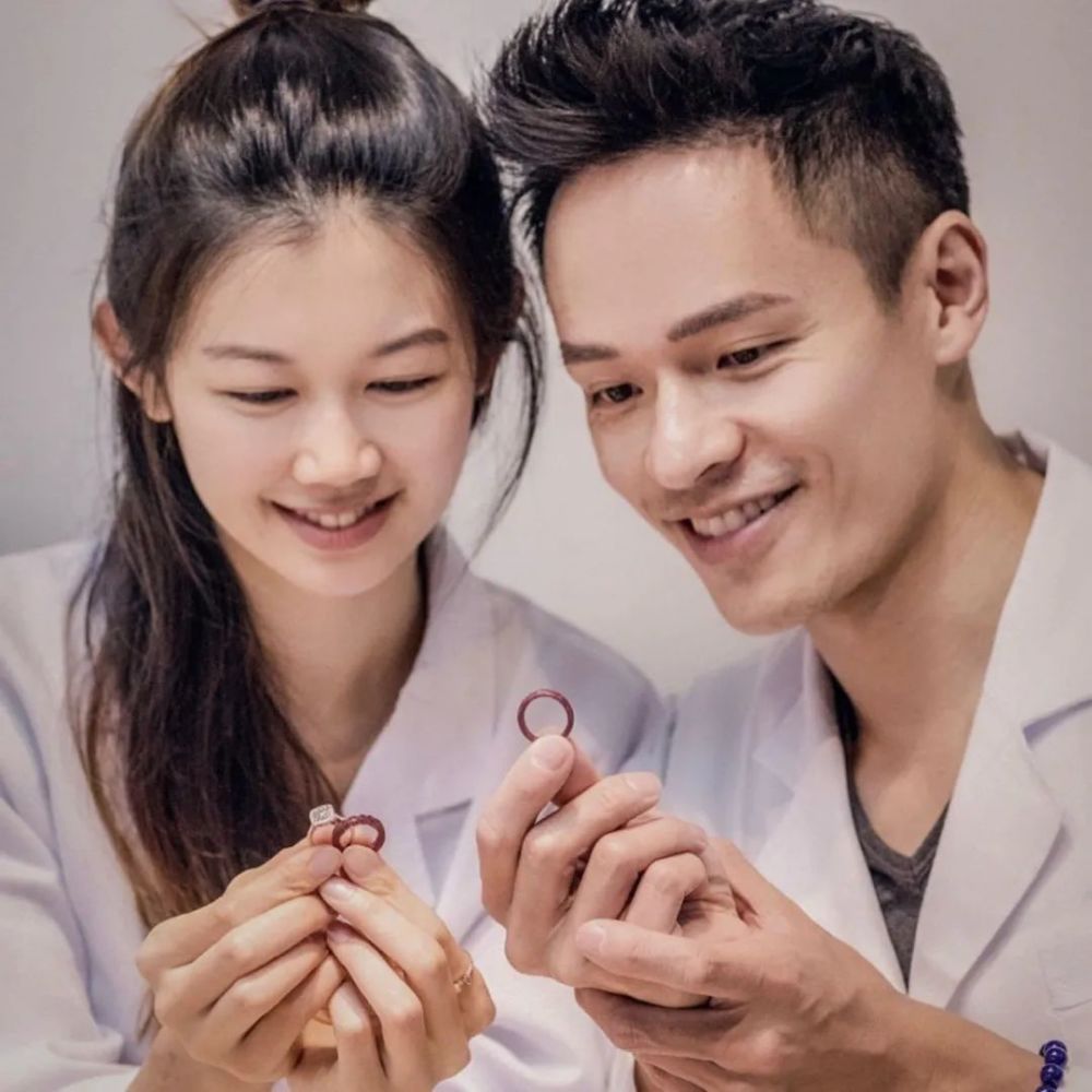 tvb|恭喜！43岁TVB富二代艺人开心宣布太太怀女儿，为梦想放弃做银行高层