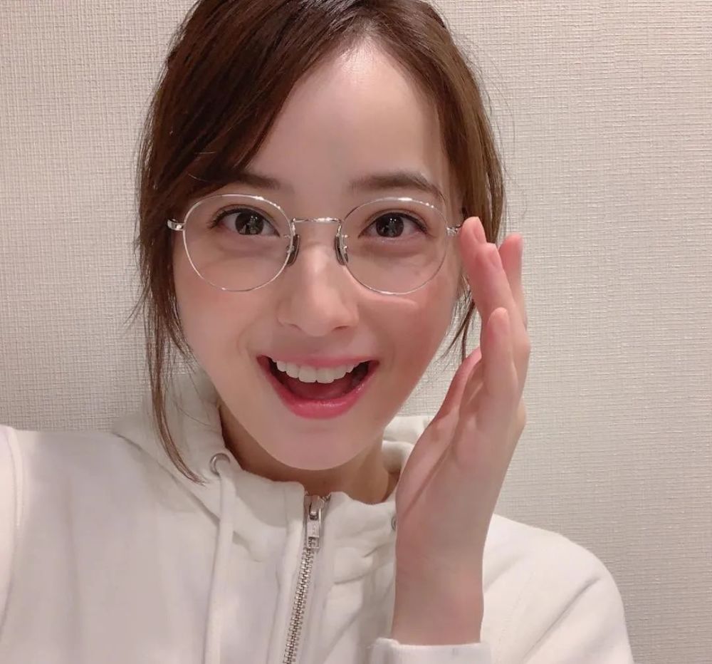 佐佐木希|佐佐木希不离婚了，被拍与老公一起散步
