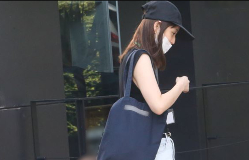佐佐木希|佐佐木希不离婚了，被拍与老公一起散步