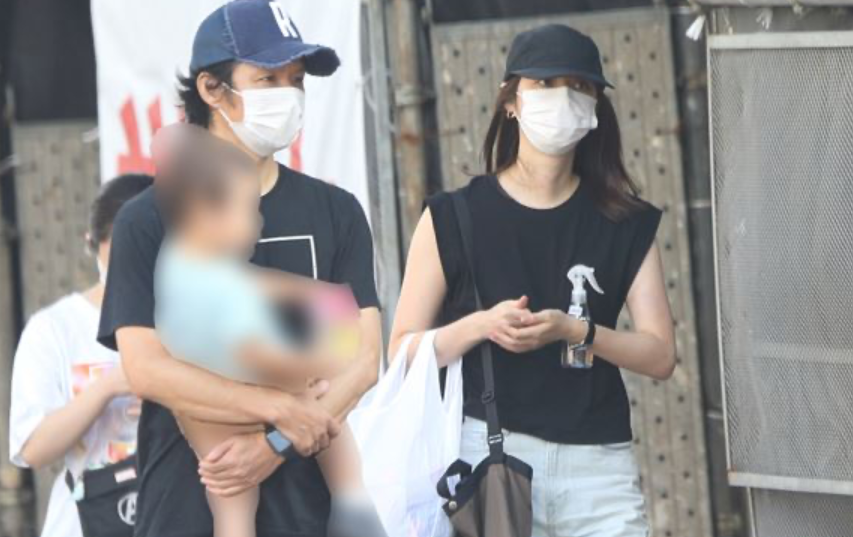 佐佐木希|佐佐木希不离婚了，被拍与老公一起散步