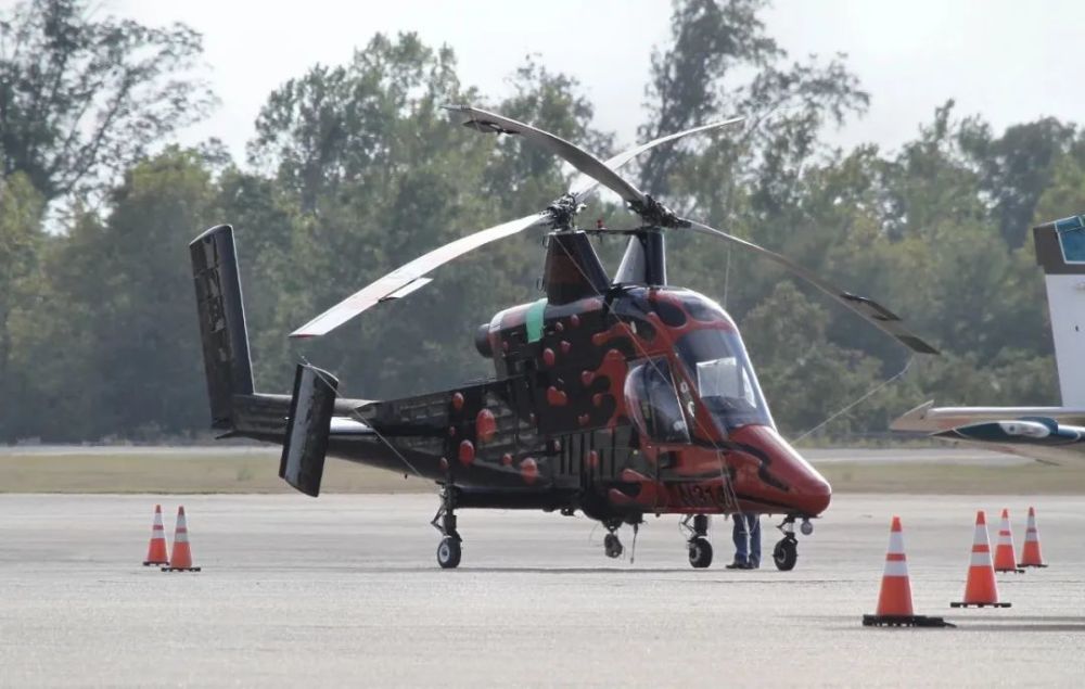 现场图片(图源:asn)【美国一架卡曼k-1200k-max直升机救火时坠毁】