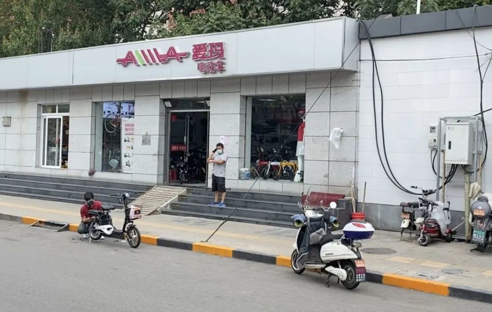 公厕|超时停车、车位被占……公厕限时停车区如何更方便？