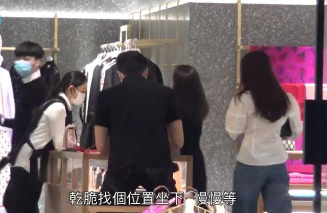 张智霖|张智霖贴心陪老婆名店买包，港媒曝袁咏仪包包总价超2000万