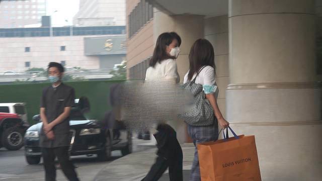 宋丹丹|宋丹丹生日宴第二波！众星云集场面热闹，冯小刚夫妇送豪礼