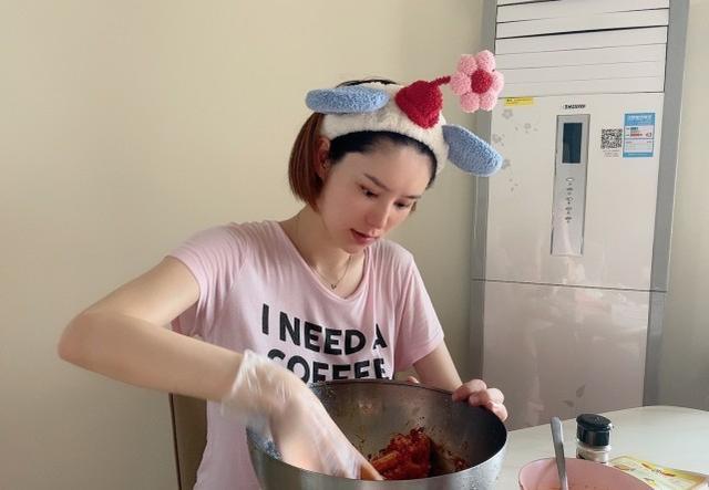 林峯|林峯携娇妻逛街，网友偶遇并晒照，爆料张馨月孕肚隆起即将临盆