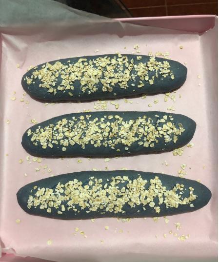 无油无糖的全麦面包 简单快手 自己做的才好吃 蝶豆花 燕麦 面团 全麦面包 无糖 面包