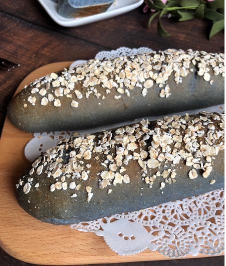 无油无糖的全麦面包 简单快手 自己做的才好吃 蝶豆花 燕麦 面团 全麦面包 无糖 面包