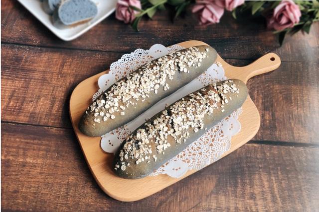 无油无糖的全麦面包 简单快手 自己做的才好吃 蝶豆花 燕麦 面团 全麦面包 无糖 面包