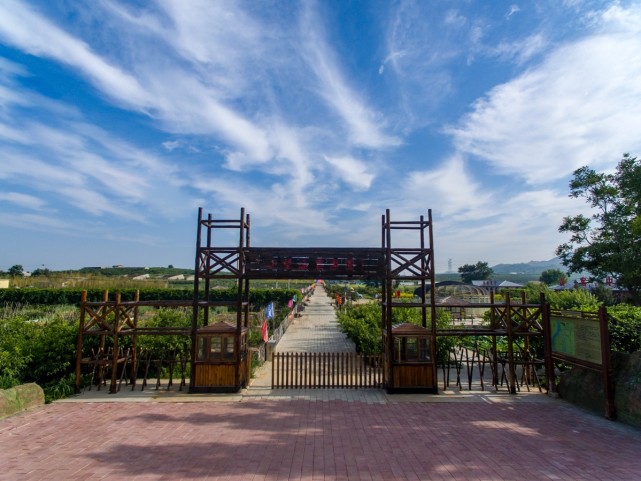 望海村位于鲅鱼圈区芦屯镇西北面,总面积9.6平方公里.