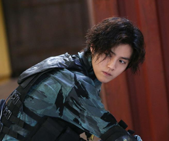 鹿晗|关晓彤鹿晗公开恋情，杨天真坚决反对，但最后还是尊重艺人选择