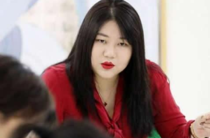 鹿晗|关晓彤鹿晗公开恋情，杨天真坚决反对，但最后还是尊重艺人选择