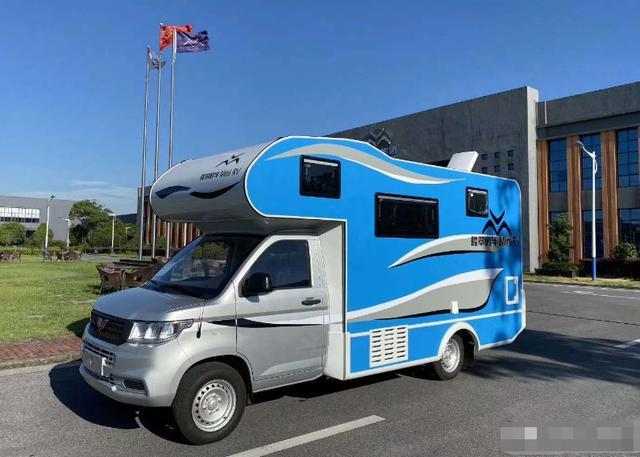 旅游爱好者的福音五菱推出158万的房车带你寻求诗和远方