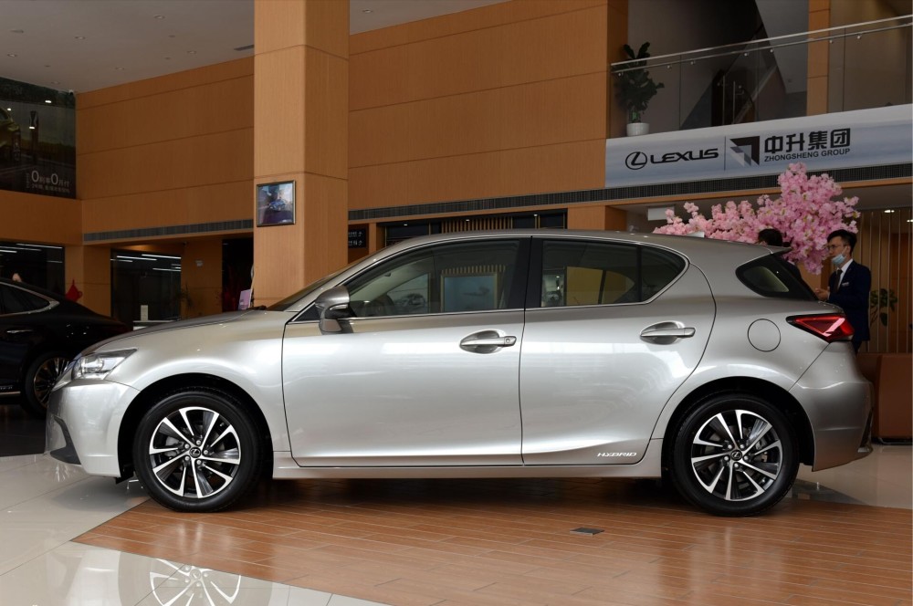 车辆动力方面,这台全新的雷克萨斯ct200h,搭载了一台1.