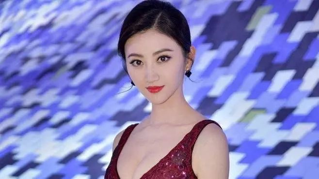 景甜|景甜影视资源丰富，为何这么多年“没火”呢？