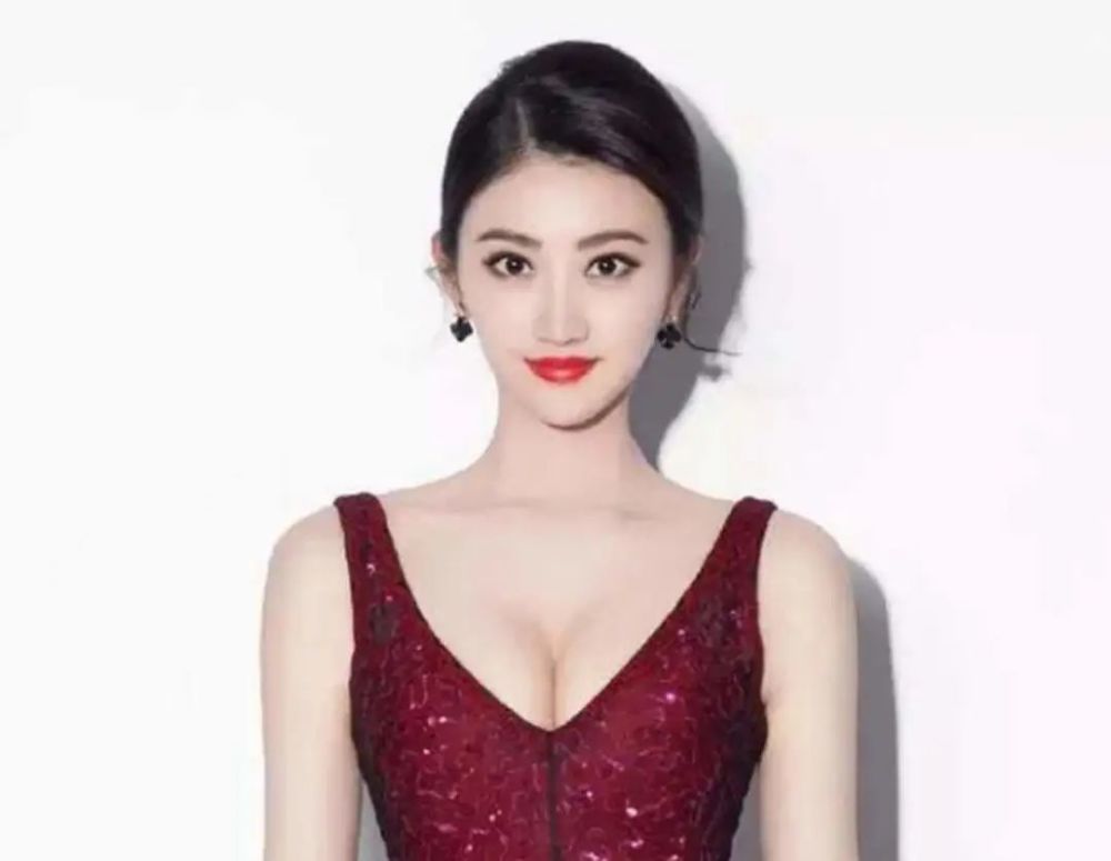 景甜|景甜影视资源丰富，为何这么多年“没火”呢？