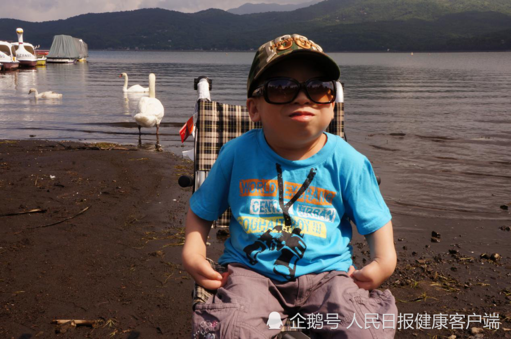 8月26日,北京黏多糖患者洋洋的表姐宋婕告诉健康时报记者,洋洋现在的