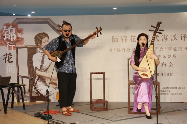 图说:张尕怂和陆锦花的"混搭"意外和谐 官方图上海演出日渐频繁作为