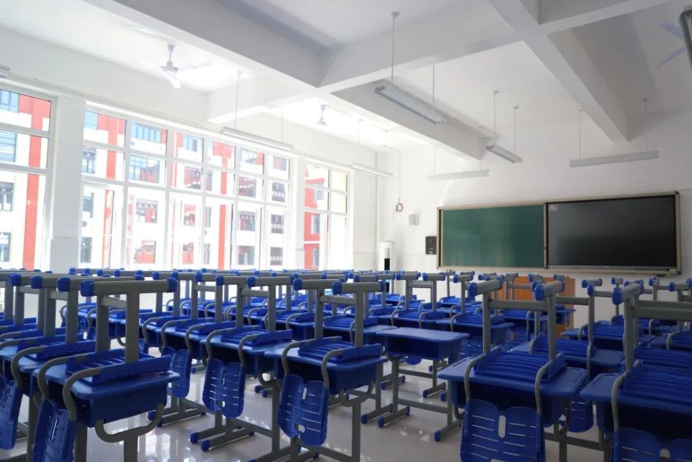 九月见峰峰这所高颜值学校即将投入使用