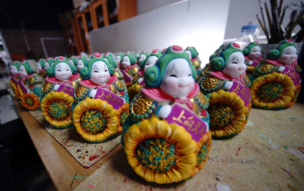 兔儿爷|蹬雪板带护具！老北京兔儿爷亮出冰雪范儿