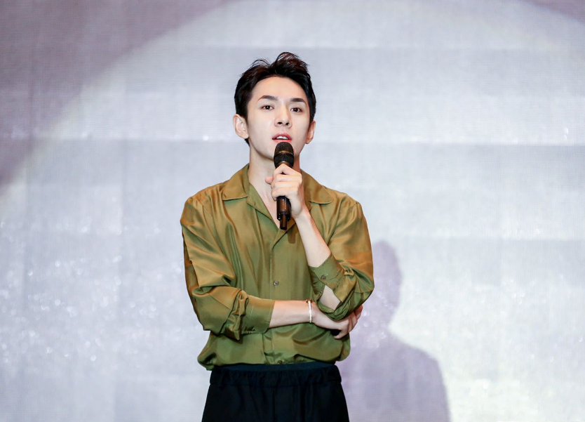 郑爽|郑爽被骂没有职业道德，网友质疑精神有问题！