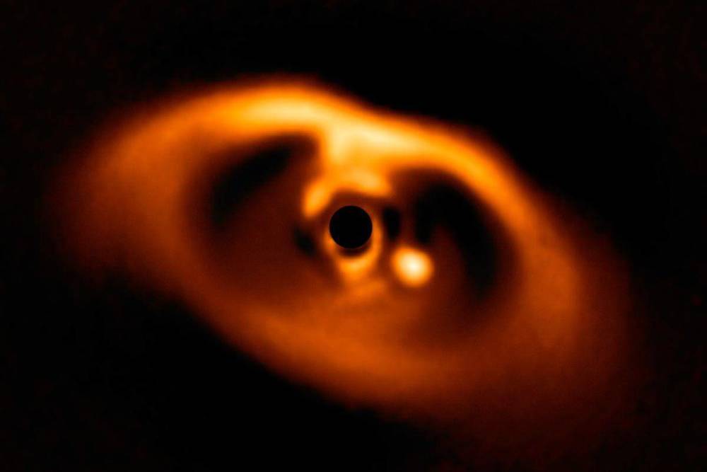 天文学家|天文学家发现了新行星出现的第一手证据