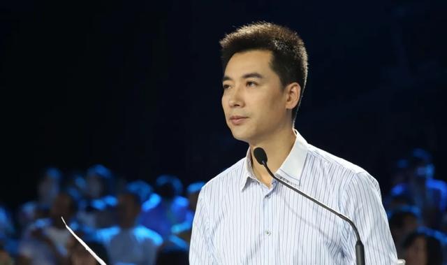 能靠颜值圈粉稳坐最帅主持人的郭志坚为何低调养儿19年