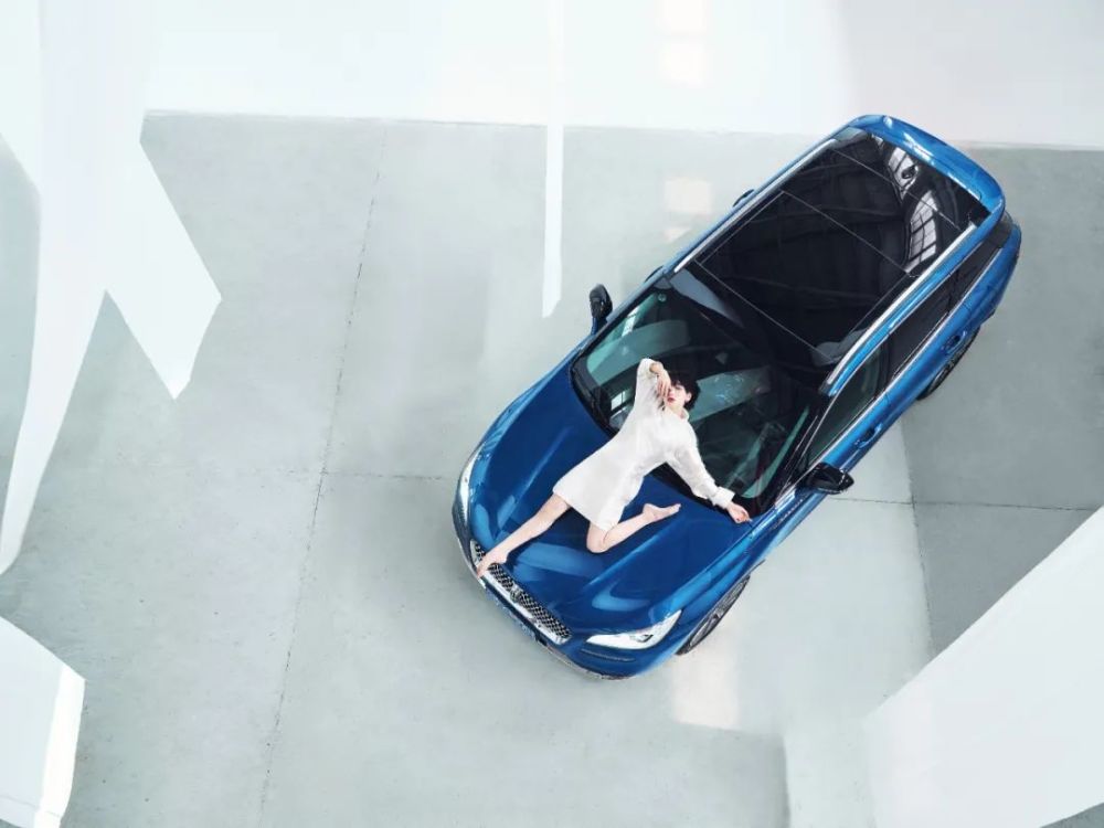 谢欣|谢欣，看见身体里涌动的诗