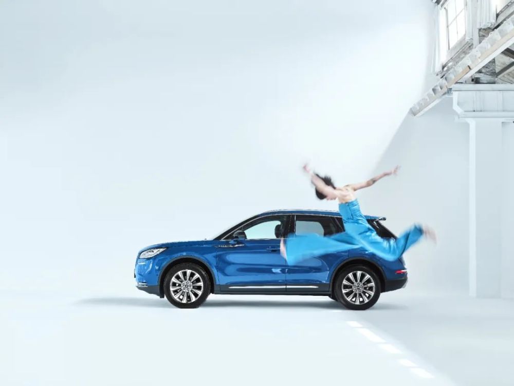 谢欣|谢欣，看见身体里涌动的诗