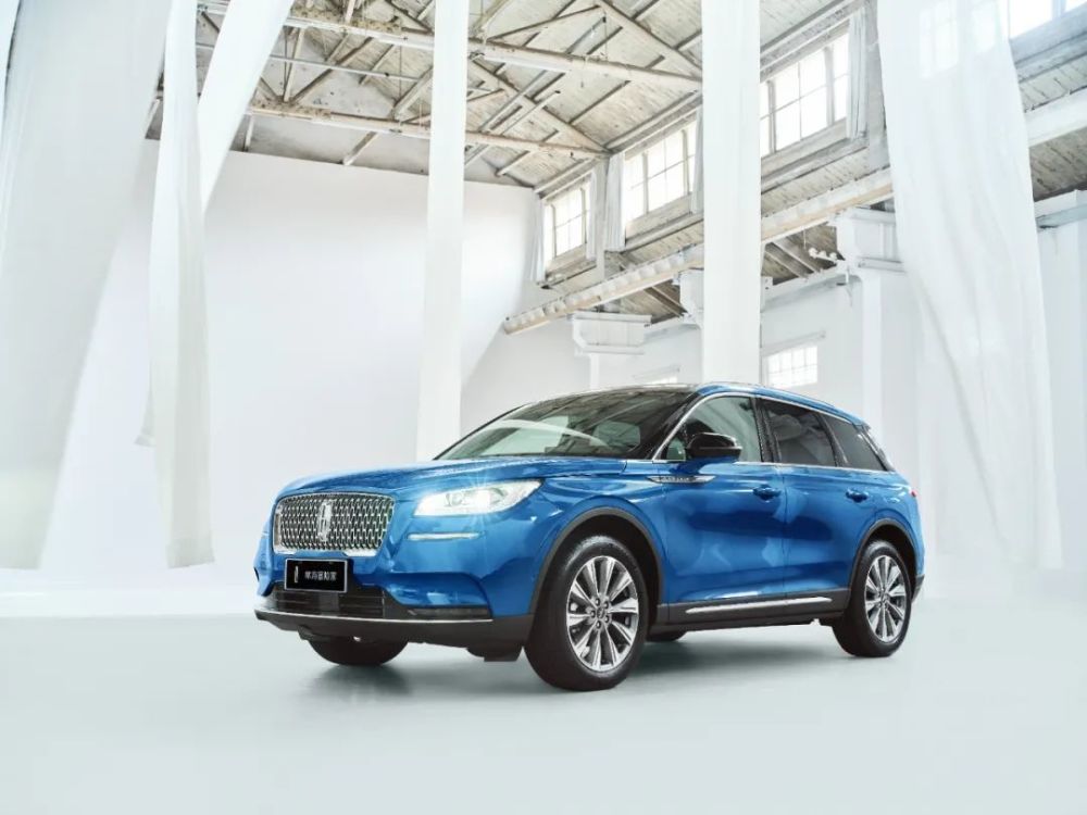 谢欣|谢欣，看见身体里涌动的诗