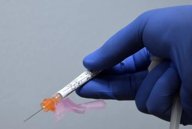 新冠病毒|逼近600万，美国人炸锅了，CDC修改检测指南，福西称不知情