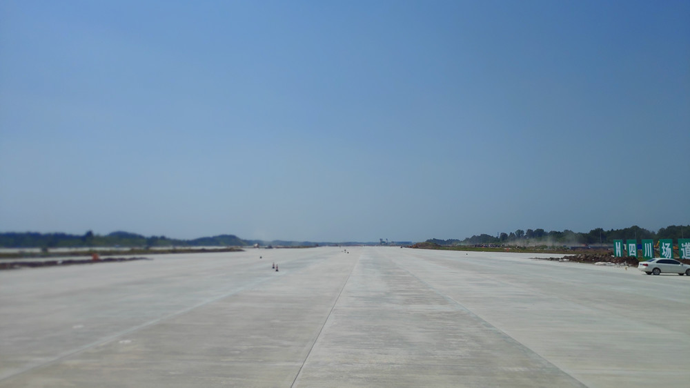 成都天府国际机场西一跑道混凝土施工全面完成