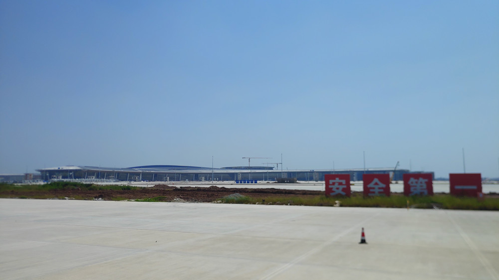成都天府国际机场西一跑道混凝土施工全面完成