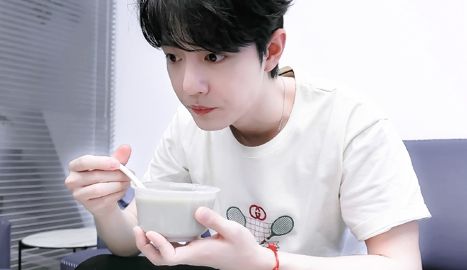 但愿爱情明媚如初|肖战演律师与李晟合作《但愿爱情明媚如初》？李晟发博辟谣，配图却帮了肖战