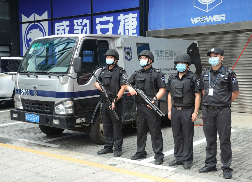 图二:威豹金融押运图三/四/五:实物交割称重入库环节(以上内容不构成