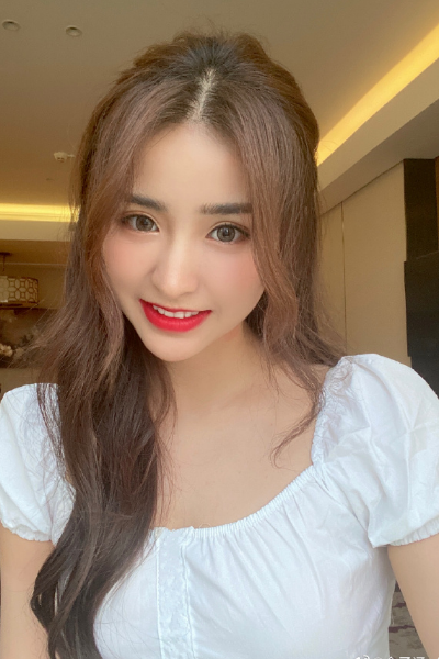 金子涵综艺现场路透,身材圆润现游泳圈,网友:落选后开始放纵?