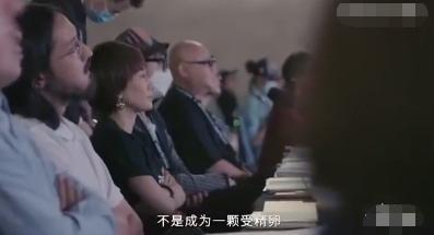 马伊琍|马伊琍首曝离婚后的状态：爬不起床，情绪崩溃，但仍相信爱情