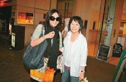 马伊琍|马伊琍首曝离婚后的状态：爬不起床，情绪崩溃，但仍相信爱情