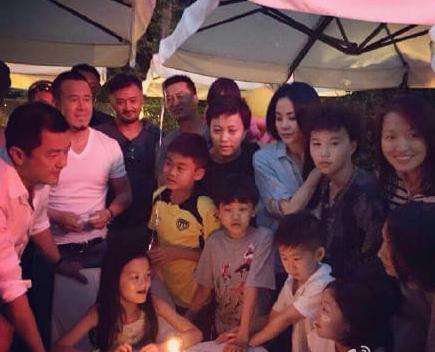 马伊琍|马伊琍首曝离婚后的状态：爬不起床，情绪崩溃，但仍相信爱情