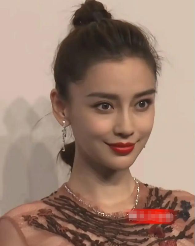 杨紫|同一镜头下的多位女明星媲美：杨紫胖得没脖子，郑爽脸僵状态差