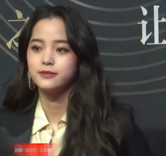 杨紫|同一镜头下的多位女明星媲美：杨紫胖得没脖子，郑爽脸僵状态差