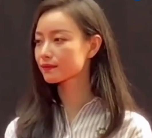 杨紫|同一镜头下的多位女明星媲美：杨紫胖得没脖子，郑爽脸僵状态差