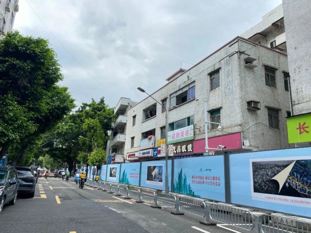 (主干路两侧均被旧改宣传围栏遮挡,摄于白石洲)