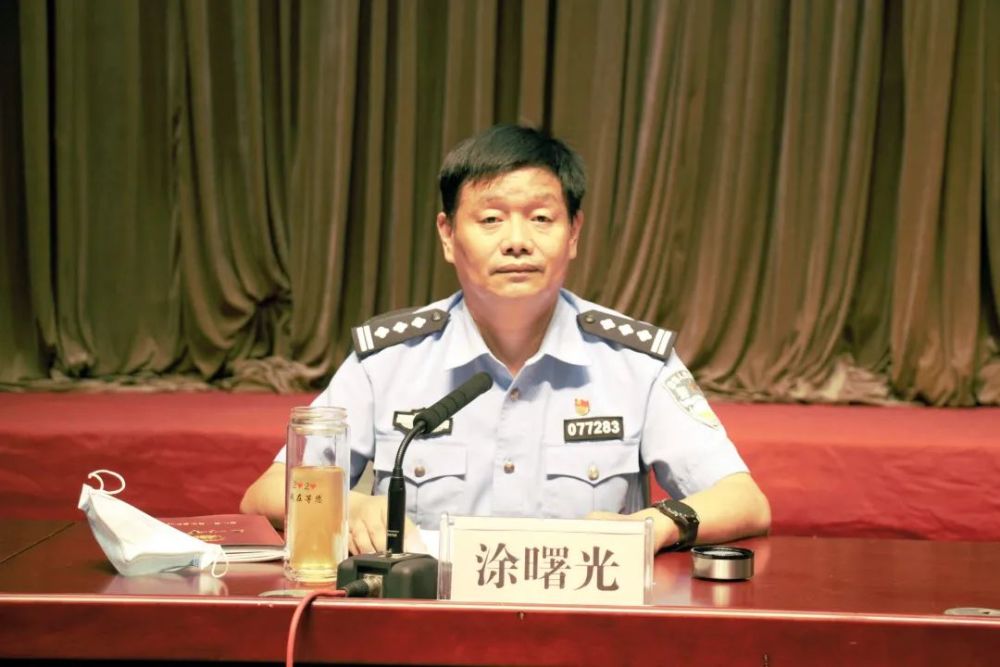 涂曙光就如何开展好教育整顿试点工作作了具体部署.