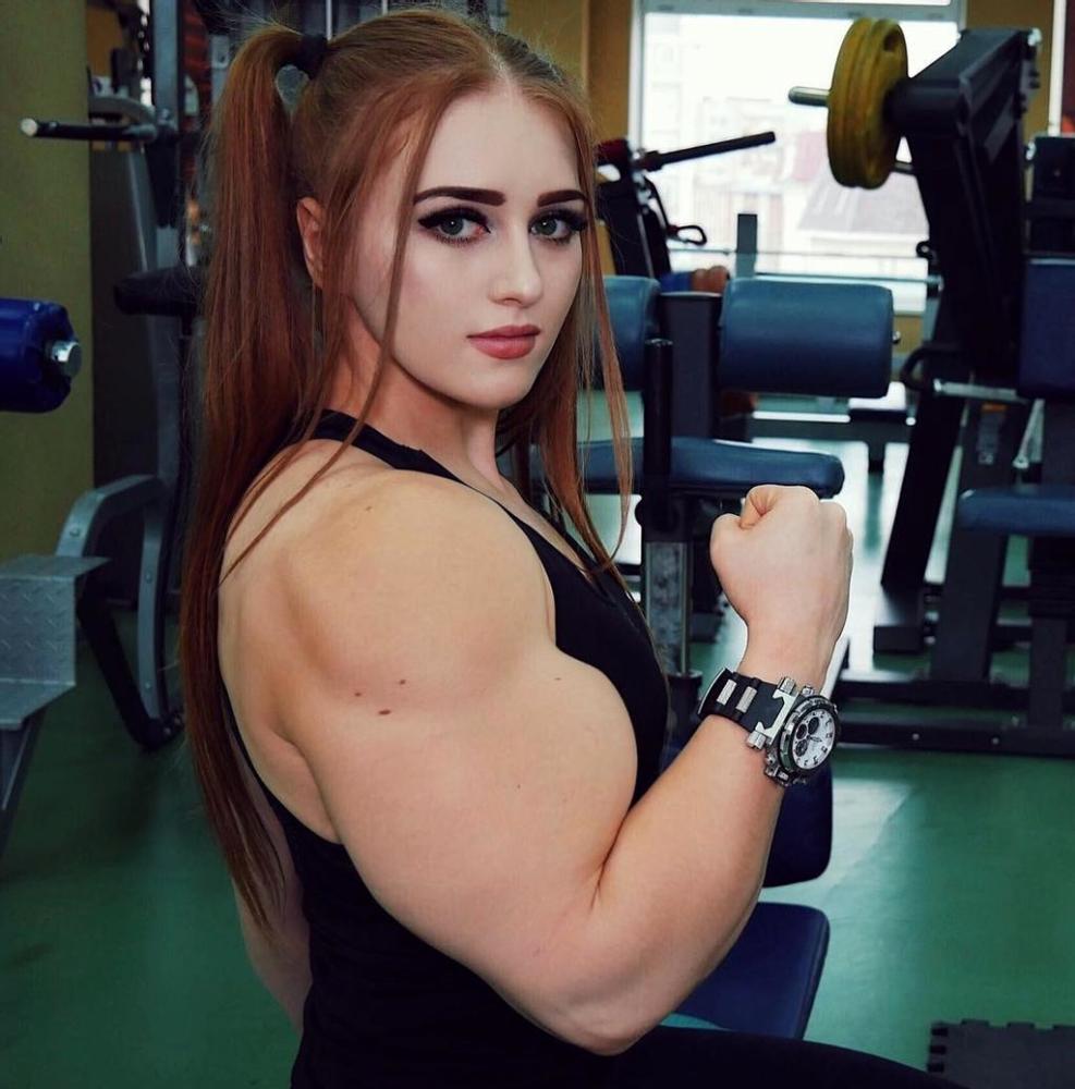 最美金刚芭比,手臂比男生腿还粗,深蹲超250公斤