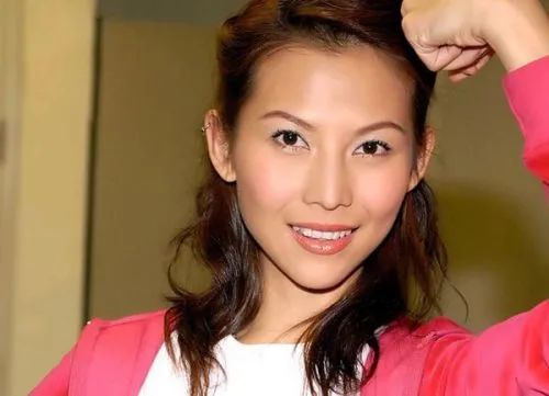 袁咏仪|蔡少芬袁咏仪王祖贤和杨钰莹，细数那些和富商纠缠不清的绝色女神