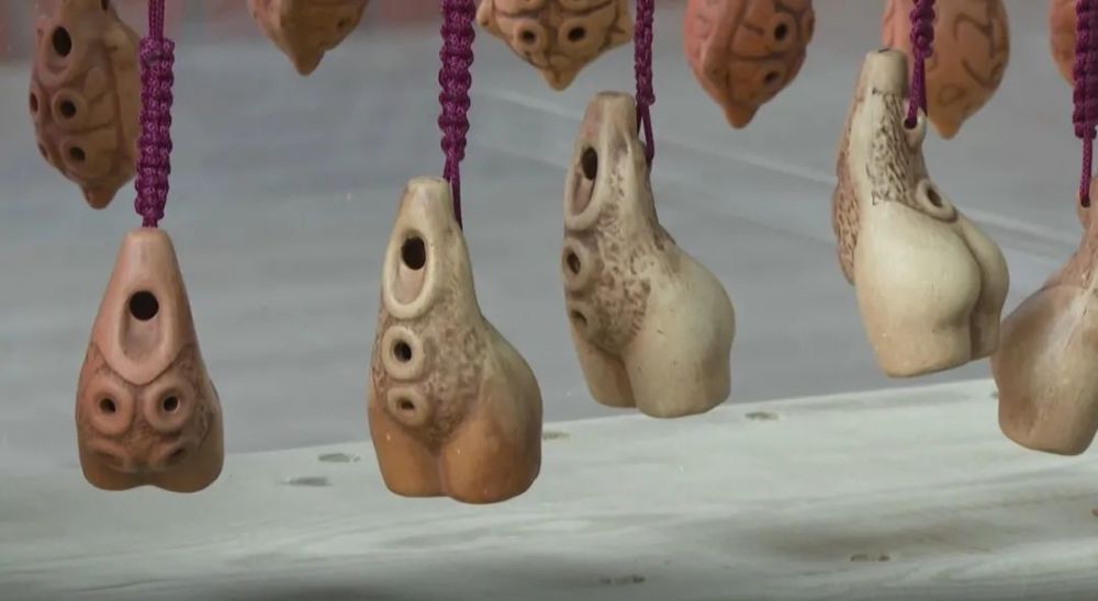 除了改良造型,杨达吾德还在泥哇呜的颜色上动脑筋,花心思.