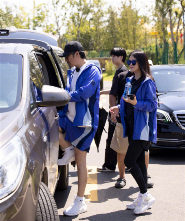 王岳伦|王岳伦夜店风波后首现身，和老婆李湘合体秀恩爱，力破婚变传闻