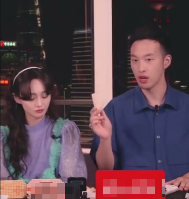 郑爽|继上次直播引争议后，郑爽再度上直播，学姐风穿搭也太可了