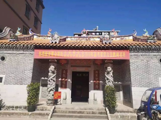 僅有2公里長的古街上,建有明代不同姓氏,不同風格的宗祠祠堂34座