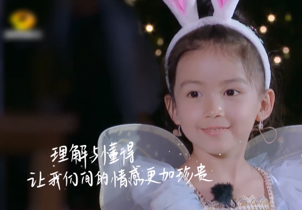 郑爽|郑爽面对小女孩的真诚祝福，感动落泪，理解与懂得让情感更加珍贵